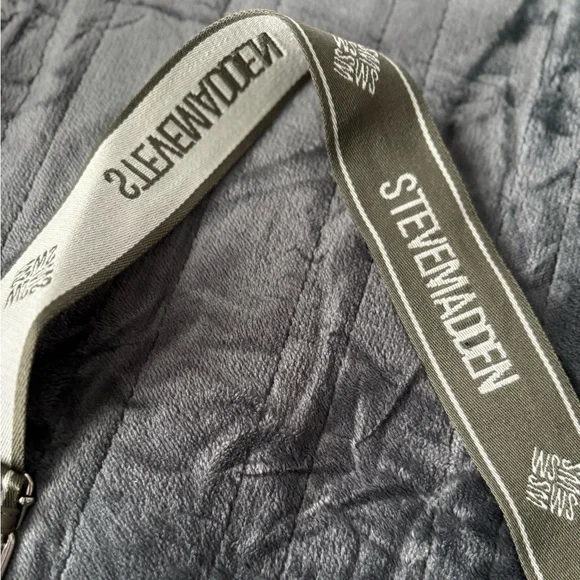 Steve Madden Quilted Crossbody Bag Taupe Beige Adjustable Strap NWT - Picture 8 of 8